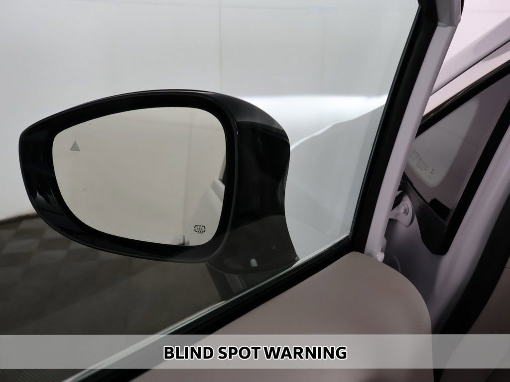 Used 2024 Chrysler Pacifica Touring-L FWD image 5