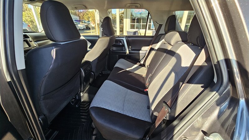Used 2018 Toyota 4Runner SR5 AWD/4WD image 10