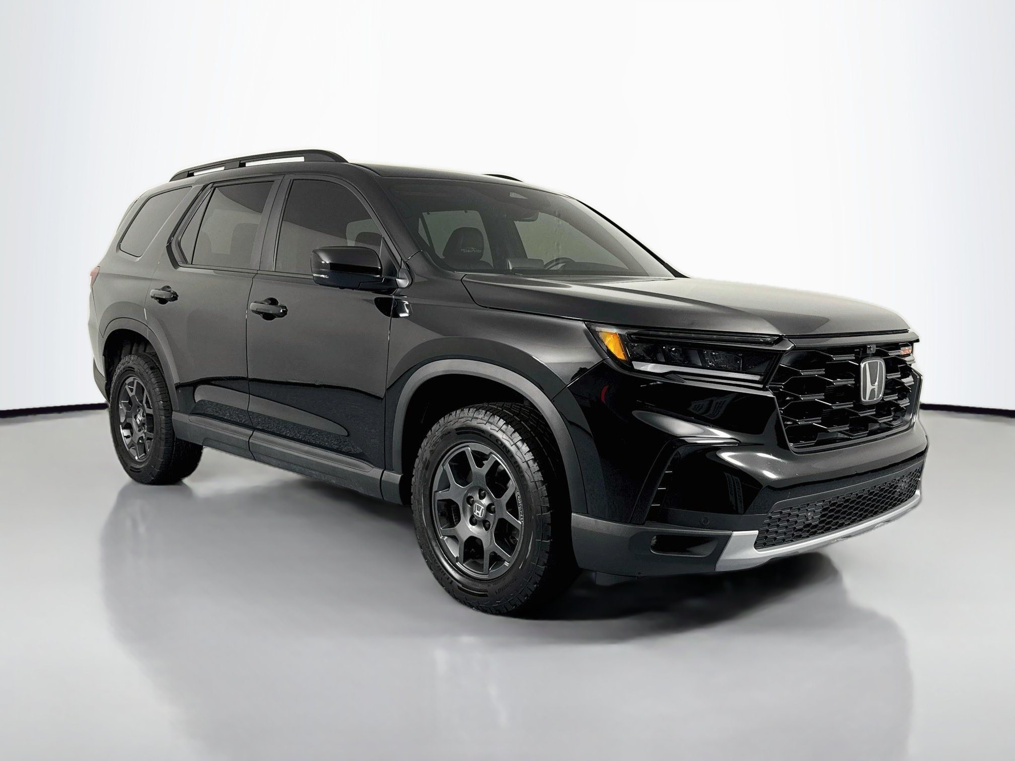 Certified 2025 Honda Pilot TrailSport image 3