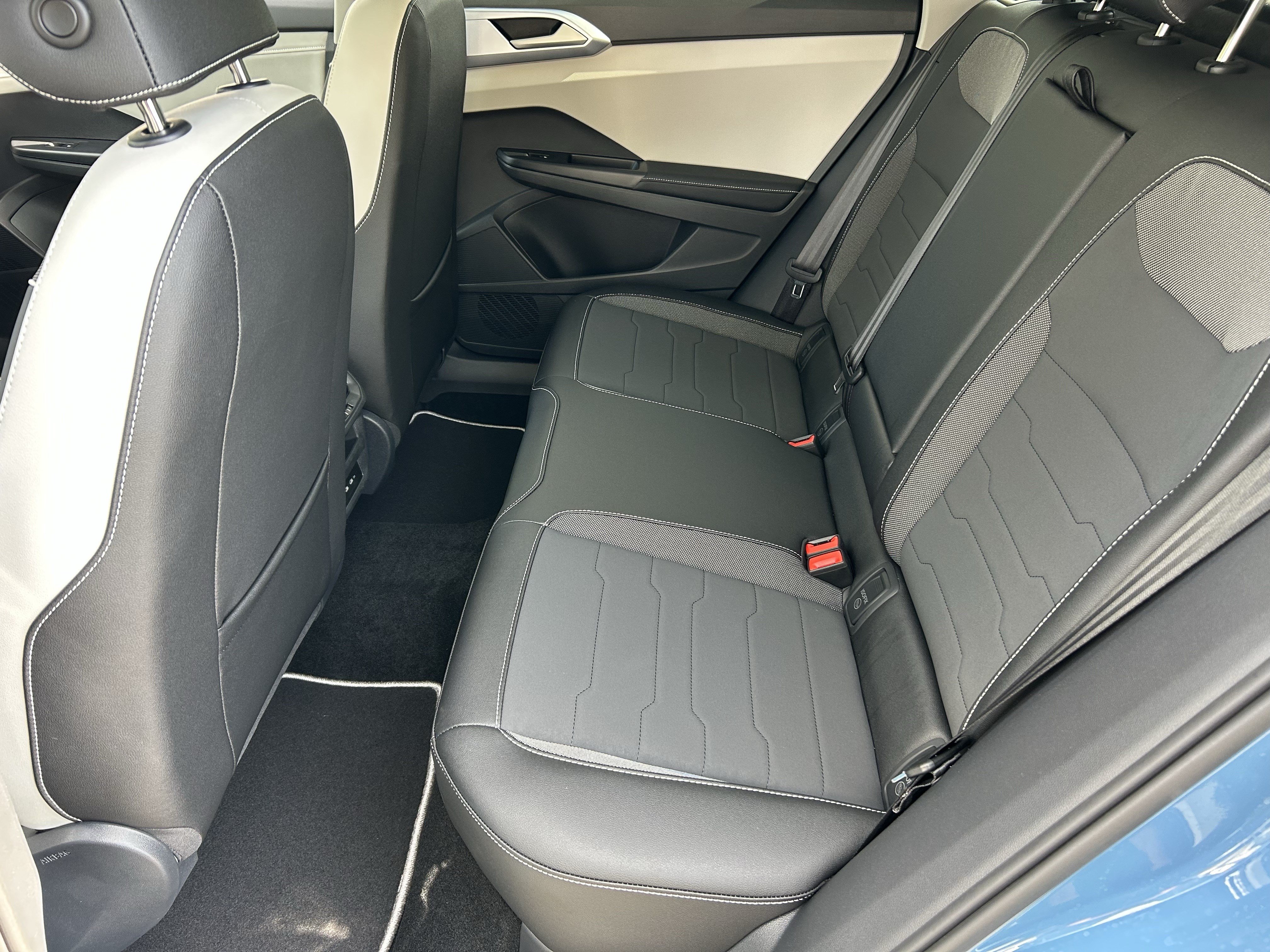 New 2026 Volkswagen Taos SE FWD image 15