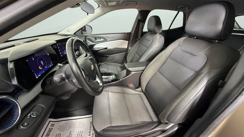 Certified 2024 Chevrolet Trax LT w/ Driver Confidence Package FWD image 33