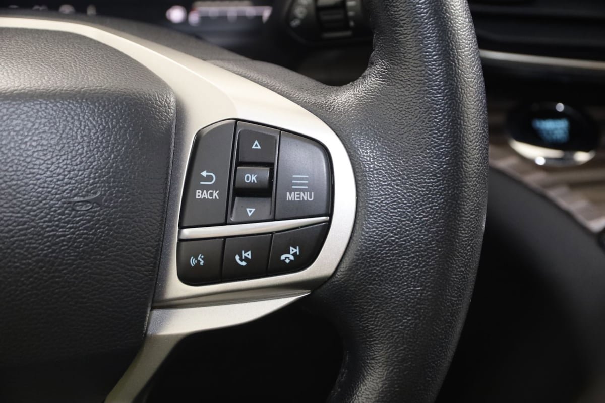Used 2023 Ford Explorer Limited w/ Equipment Group 301A AWD/4WD image 40