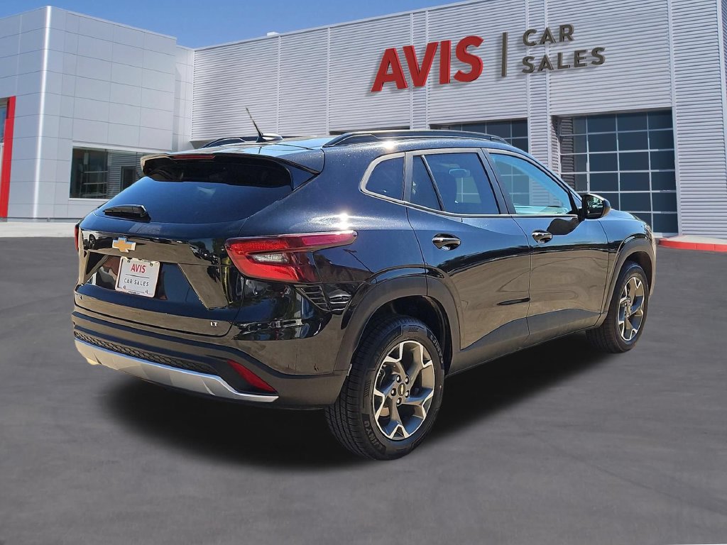 Used 2025 Chevrolet Trax LT w/ LT Convenience Package FWD image 6
