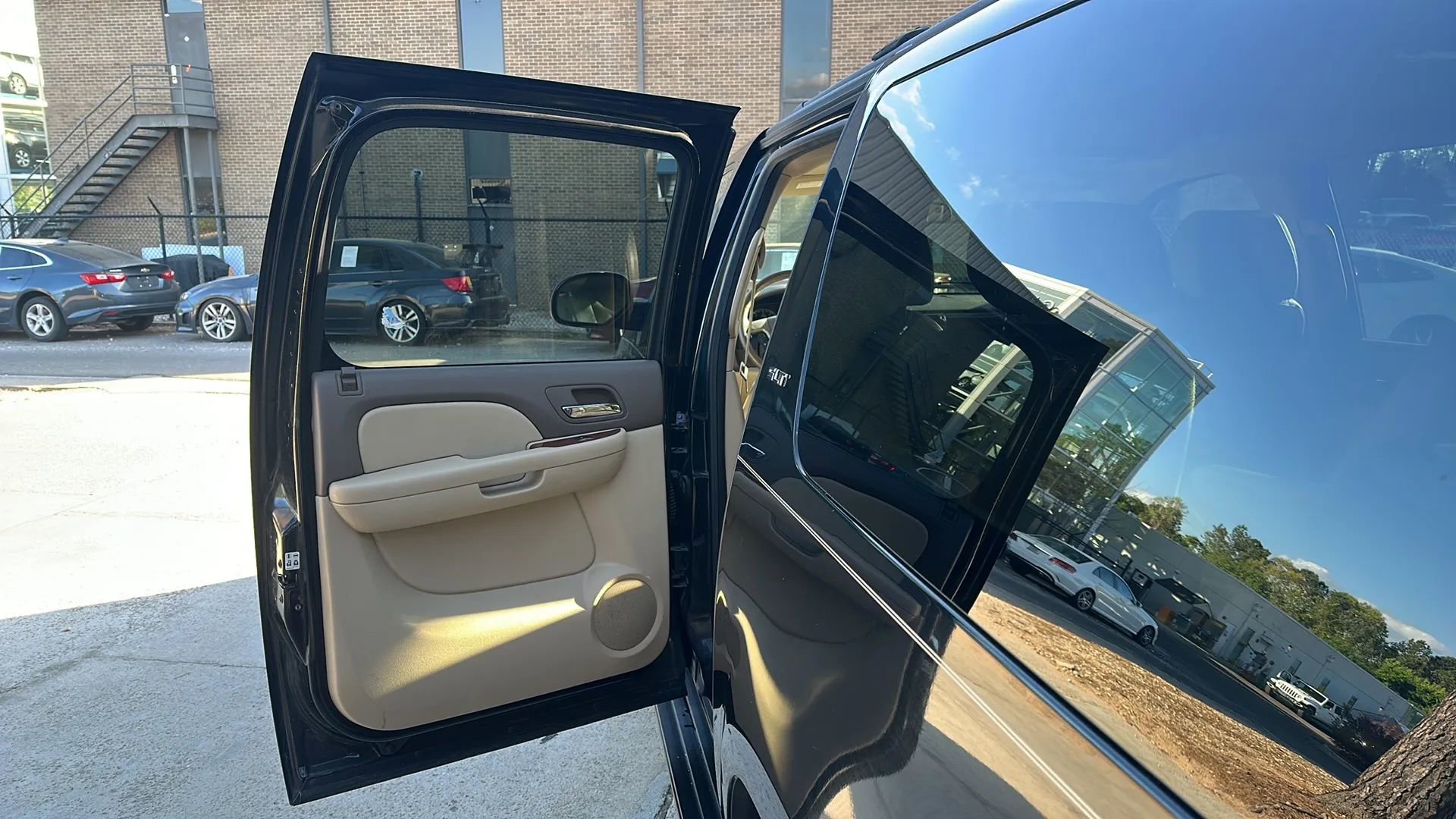 Used 2008 GMC Yukon XL SLT w/ SLT Preferred Equipment Group image 21