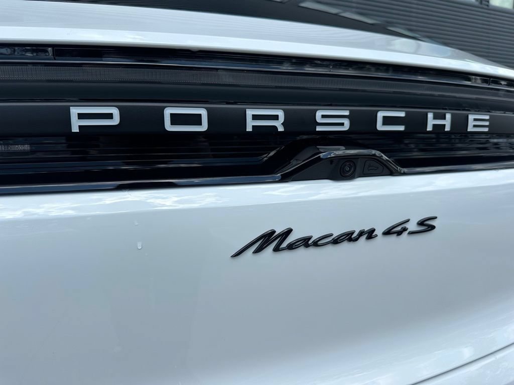 Used 2026 Porsche Macan 4S Electric AWD/4WD image 14