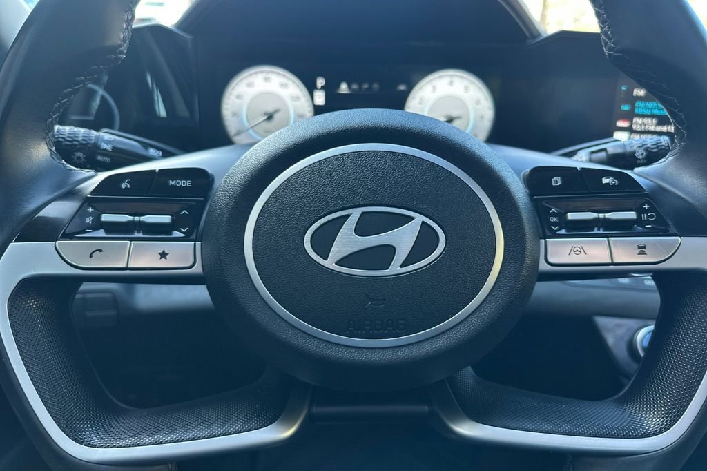 Used 2024 Hyundai Elantra SEL w/ Convenience Package image 24