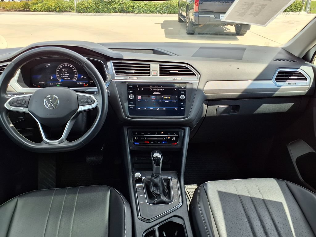 Used 2022 Volkswagen Tiguan SE w/ Panoramic Sunroof Package FWD image 23