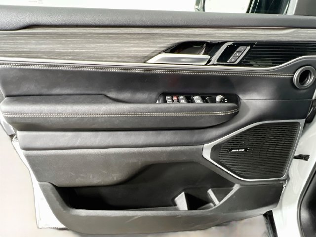 Used 2024 Jeep Wagoneer L Series II w/ Flexible Seating Group AWD/4WD image 32