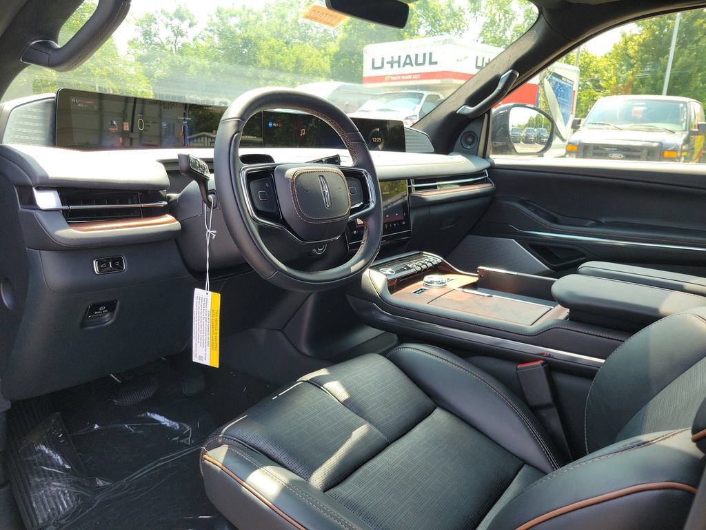 New 2027 Lincoln Navigator Black Label AWD/4WD image 21