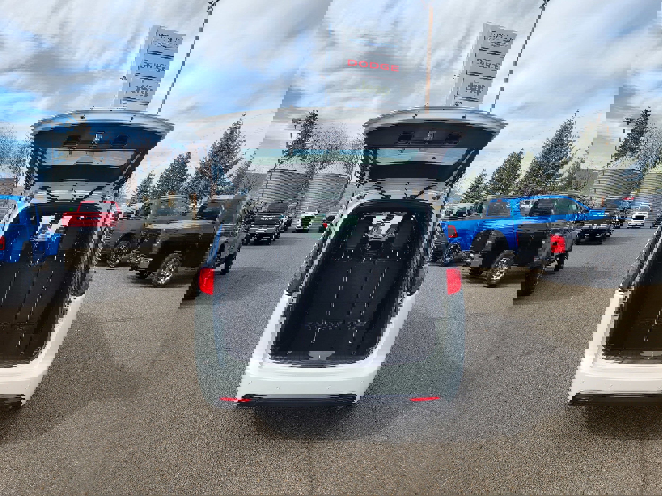 New 2026 Chrysler Voyager LX image 12