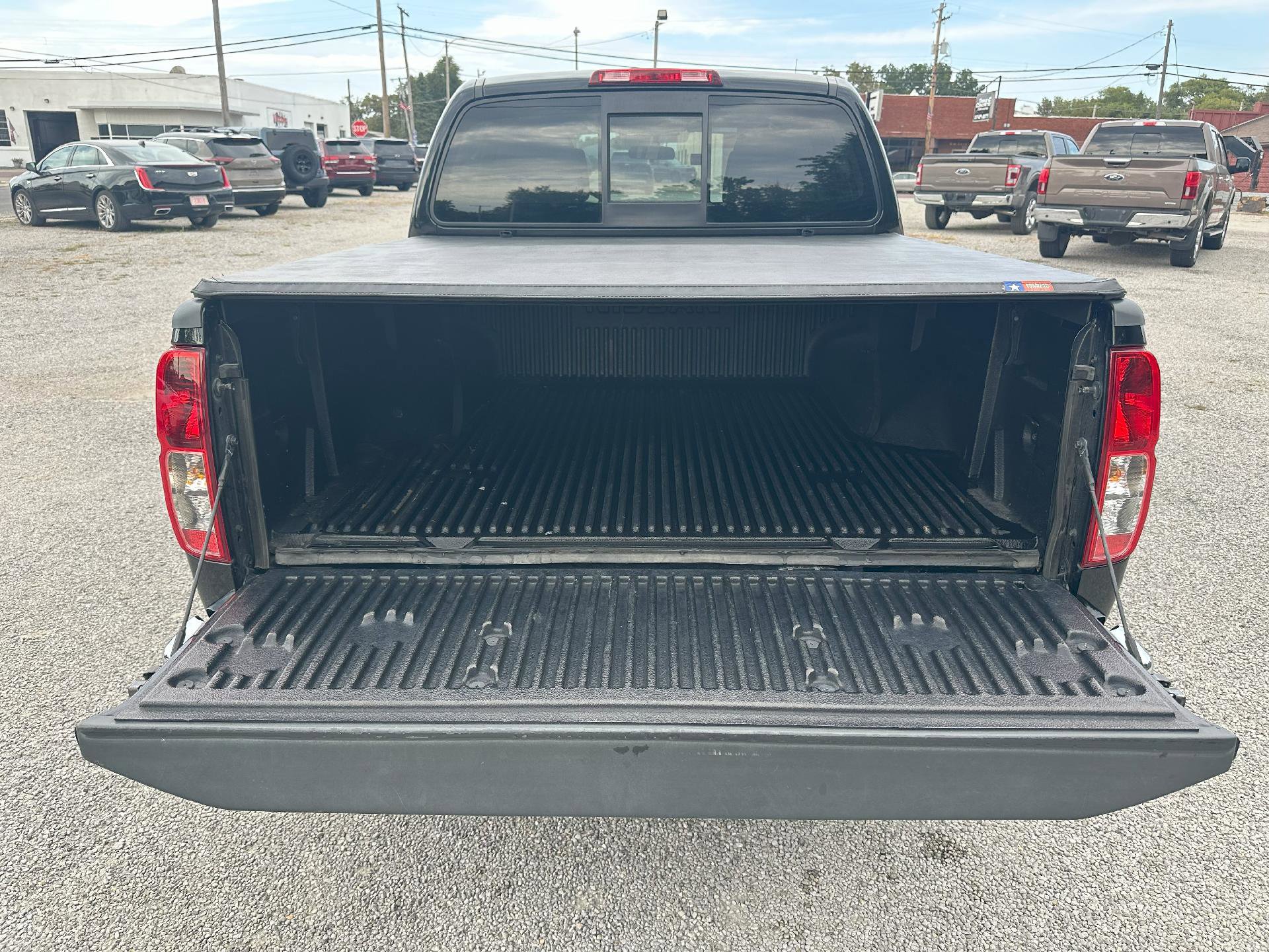 Used 2019 Nissan Frontier SV image 5