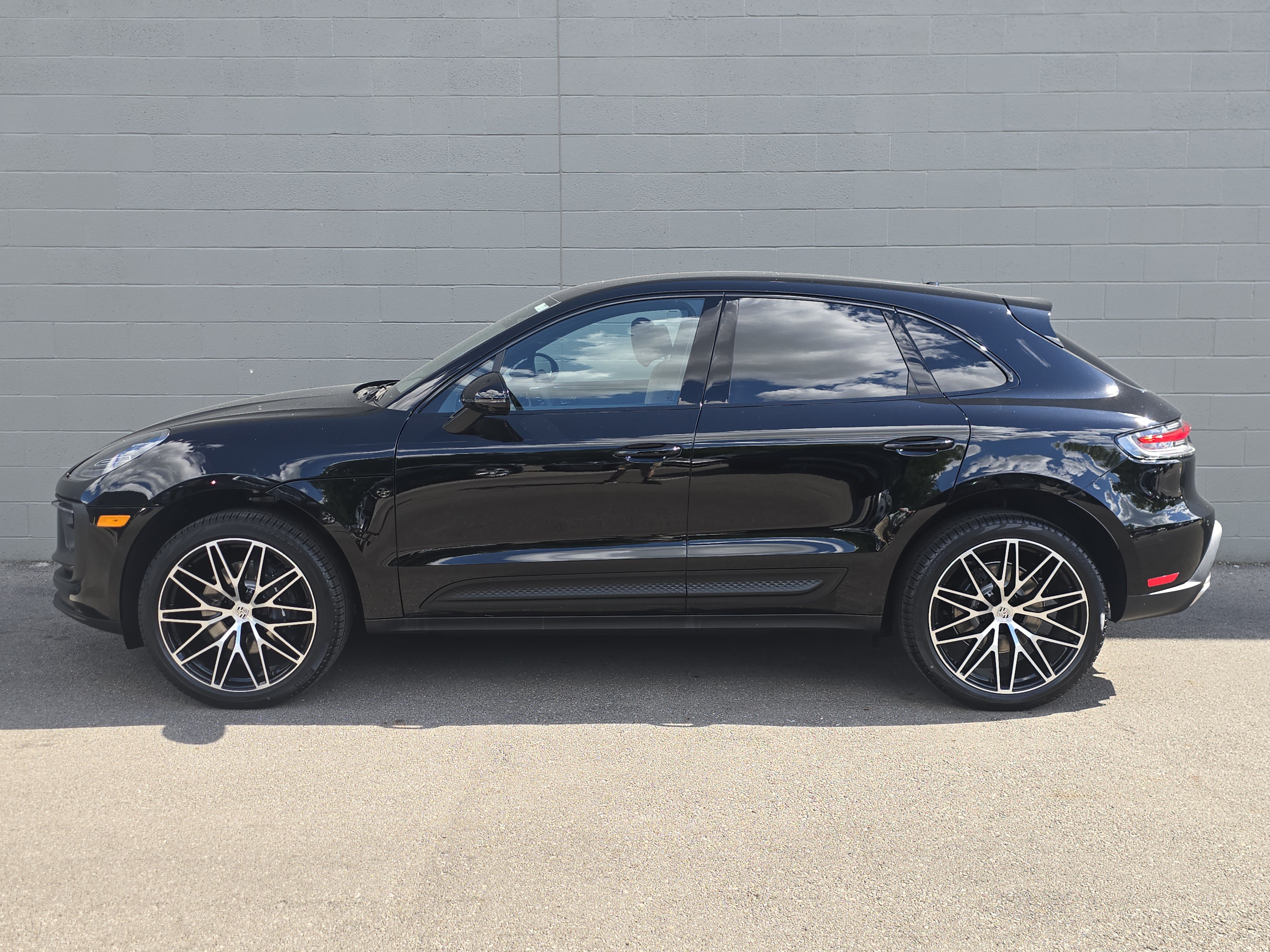New 2026 Porsche Macan AWD/4WD image 2