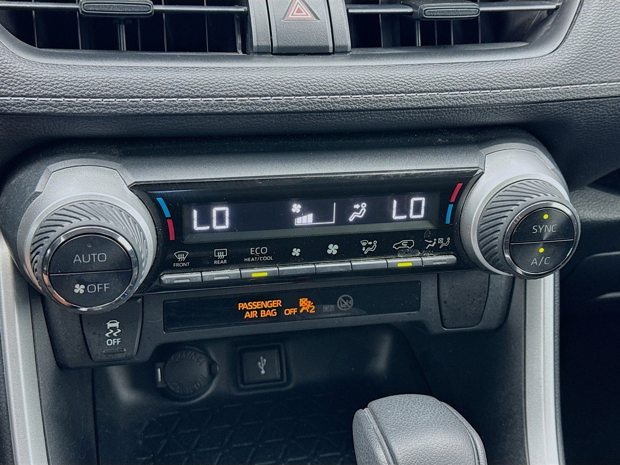 Used 2020 Toyota RAV4 LE AWD/4WD image 12