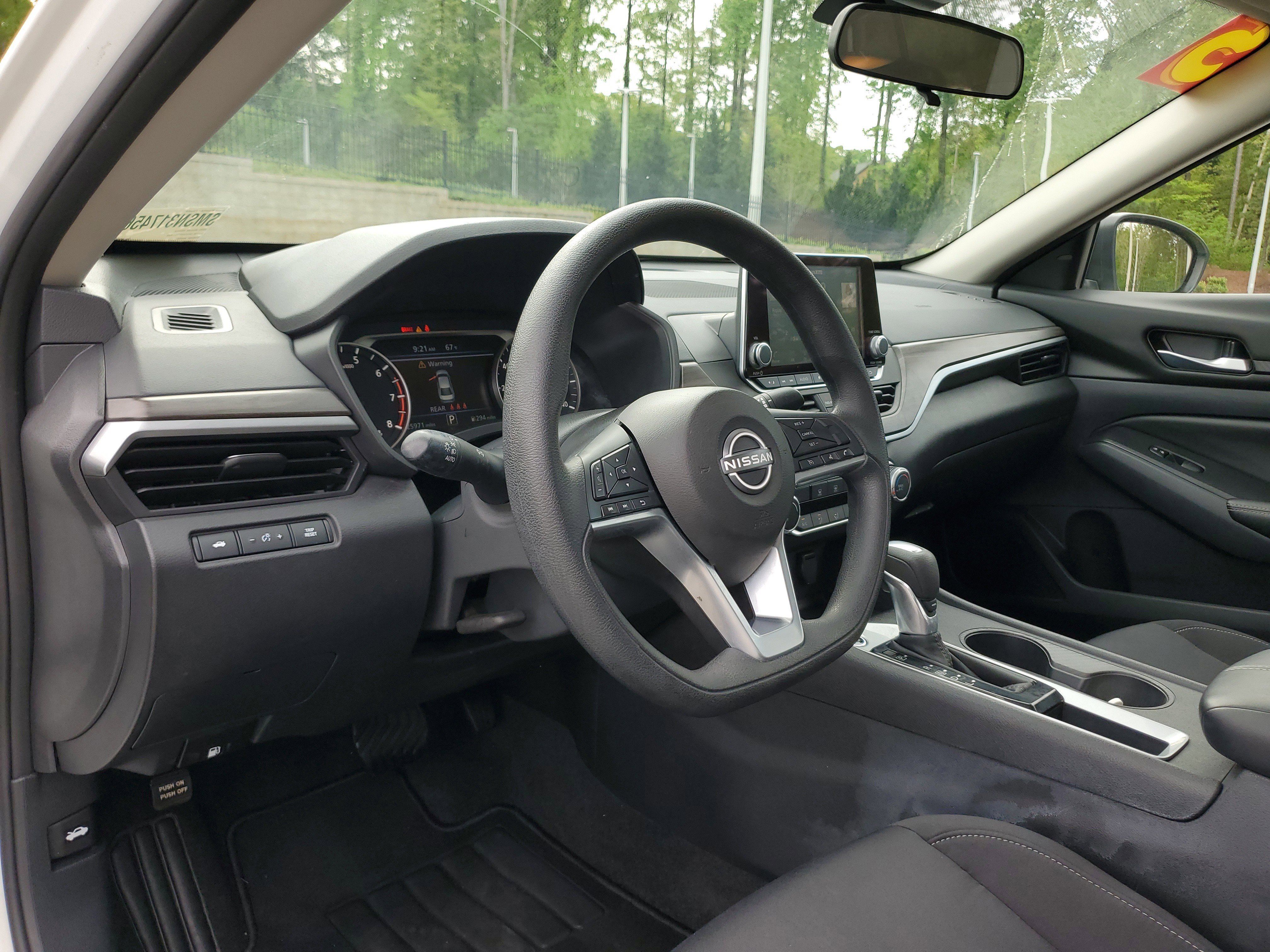 Used 2025 Nissan Altima 2.5 SV FWD image 14