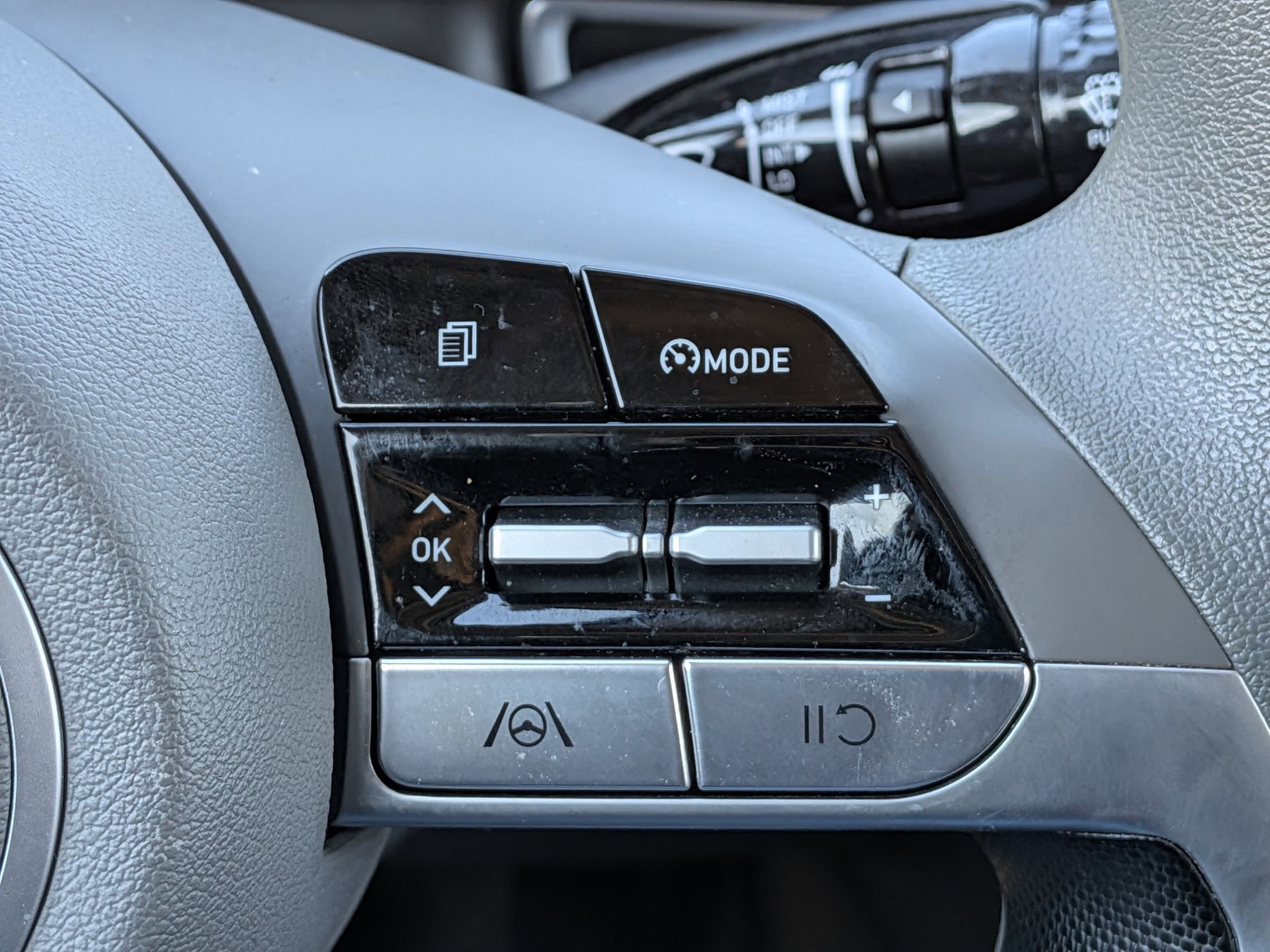 Used 2023 Hyundai Elantra SEL image 14