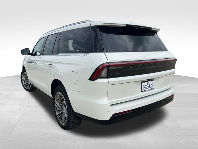 New 2027 Lincoln Navigator Reserve AWD/4WD image 4