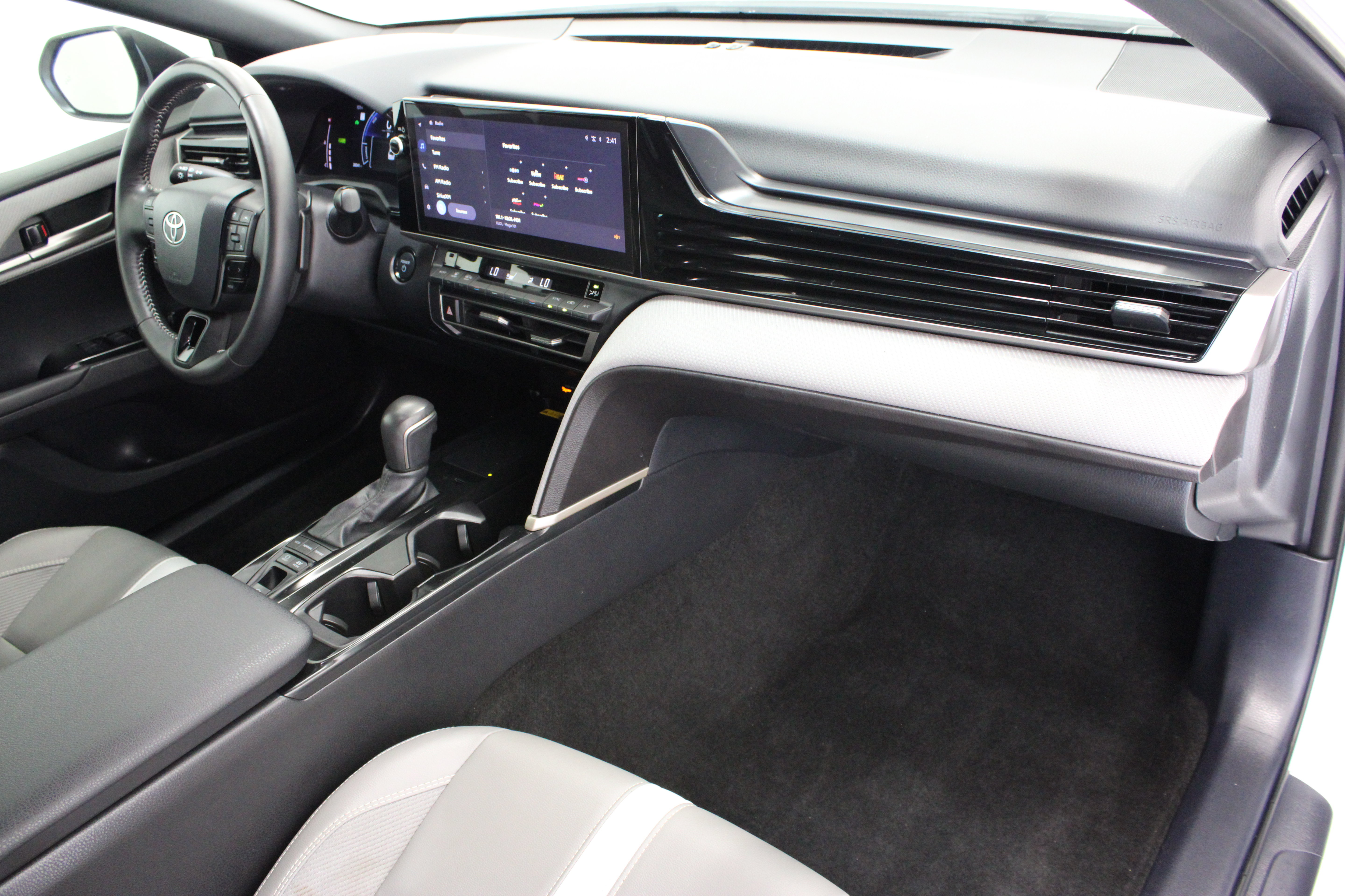 Used 2025 Toyota Camry SE w/ Multimedia Upgrade Package FWD image 35