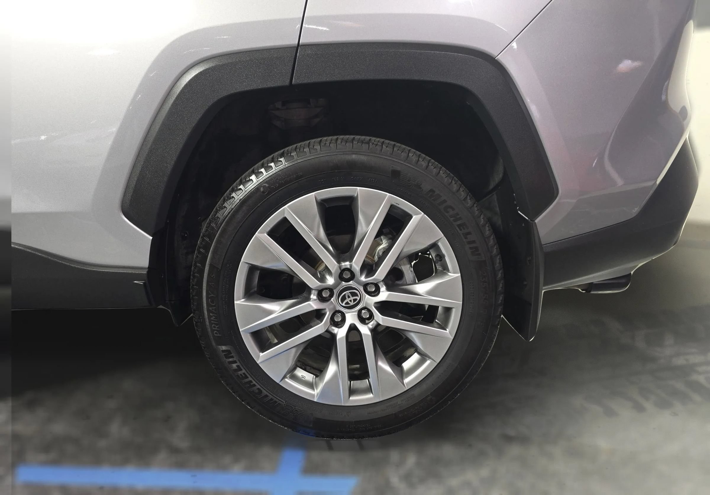 Used 2022 Toyota RAV4 XLE Premium FWD image 19