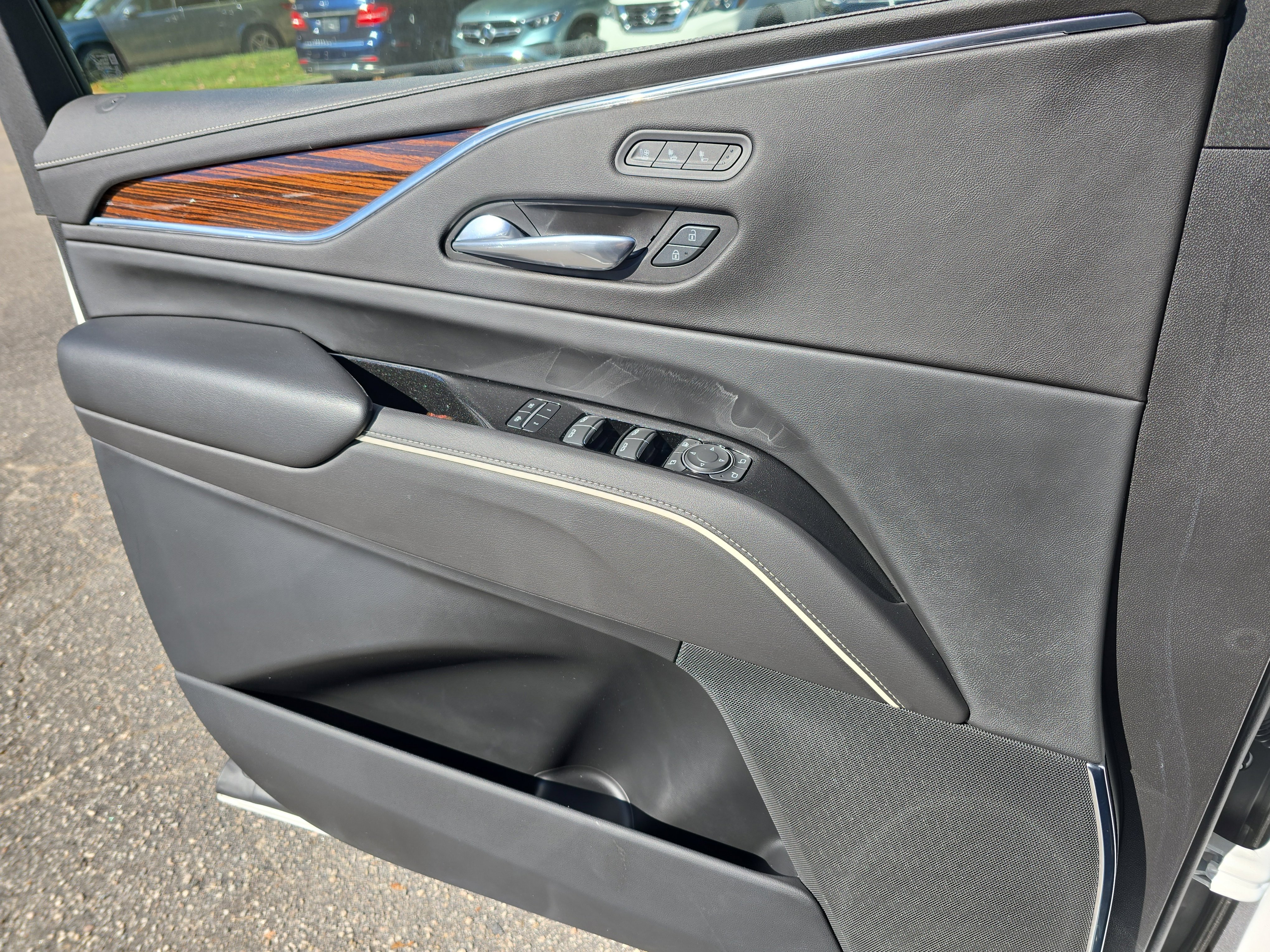 Used 2021 Cadillac Escalade ESV Premium Luxury image 27