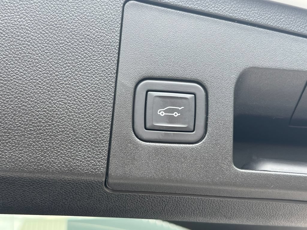 Certified 2024 Cadillac XT4 Sport AWD/4WD image 18