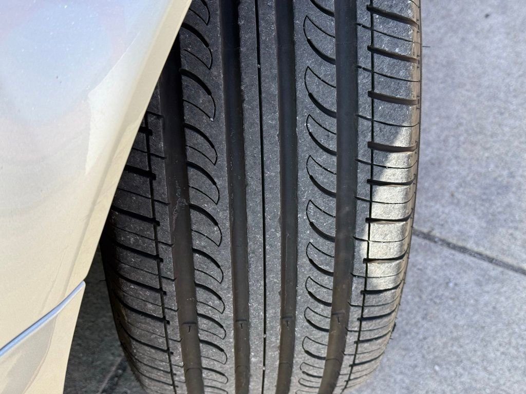 Used 2009 Cadillac DTS w/ Trunk Convenience Package image 11