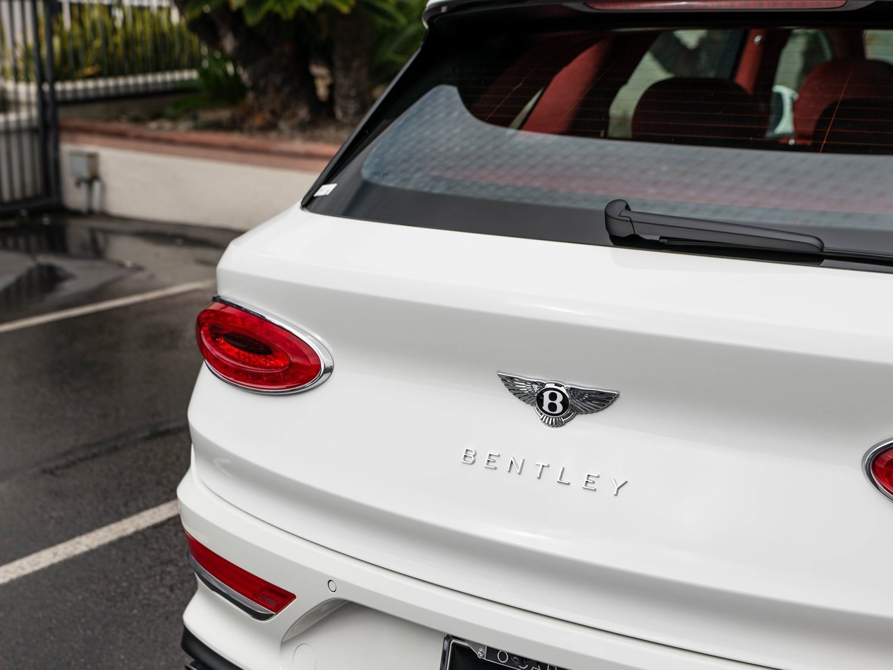 Used 2025 Bentley Bentayga V8 image 37