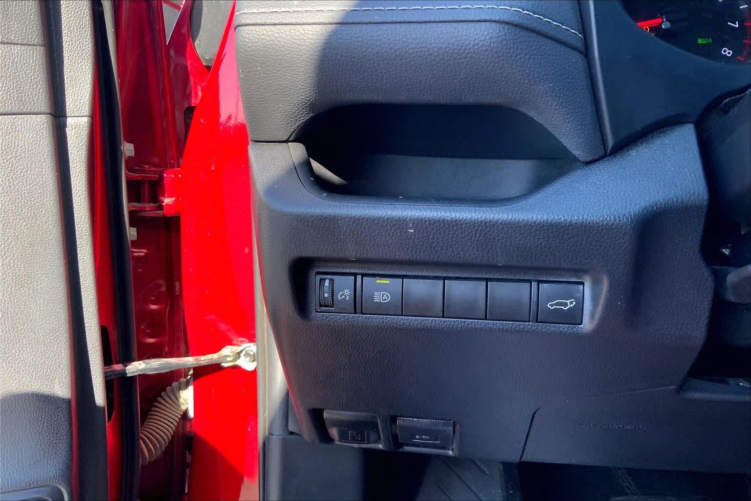 Used 2021 Toyota RAV4 XLE Premium FWD image 36