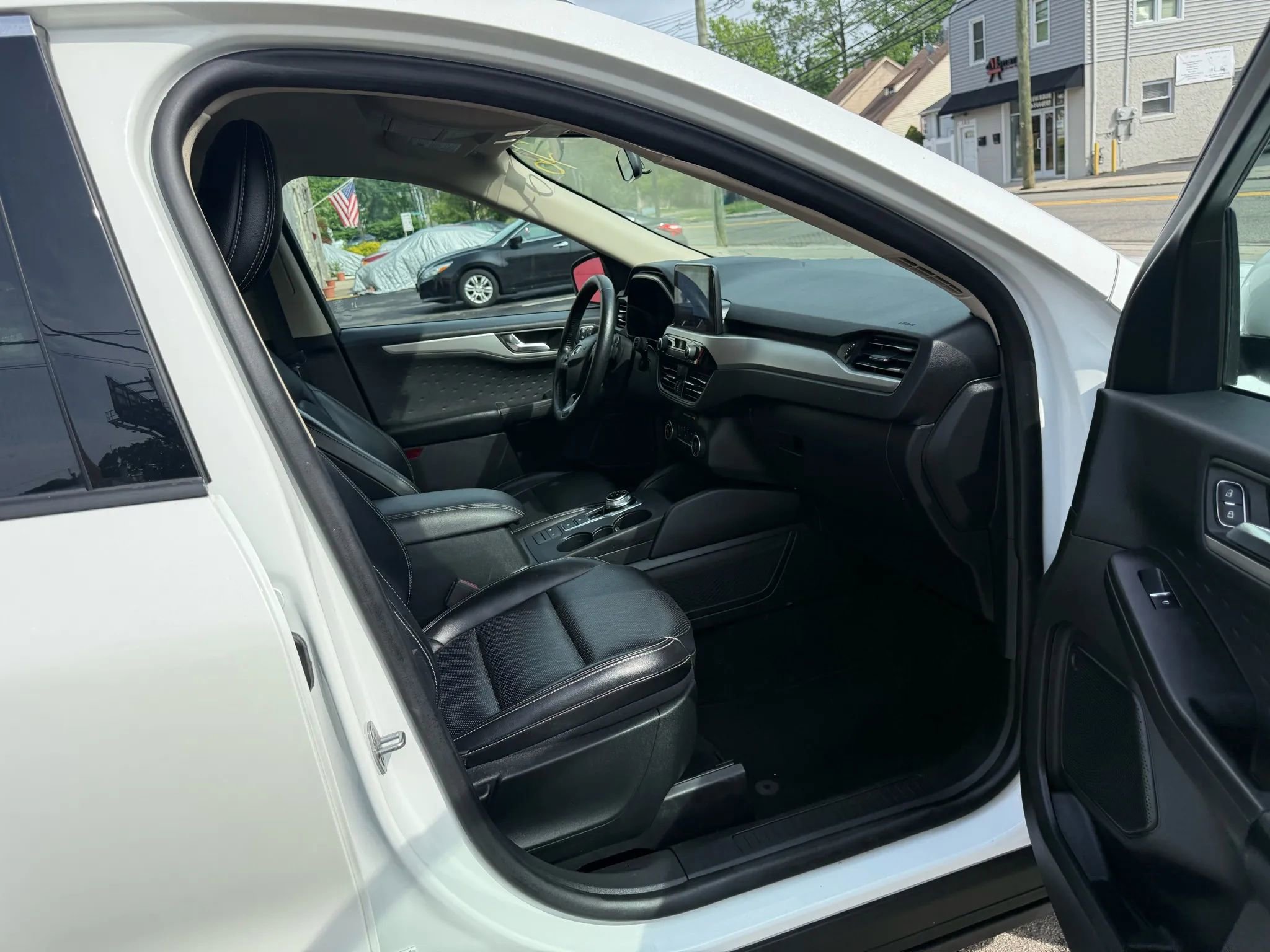 Used 2020 Ford Escape SEL image 28