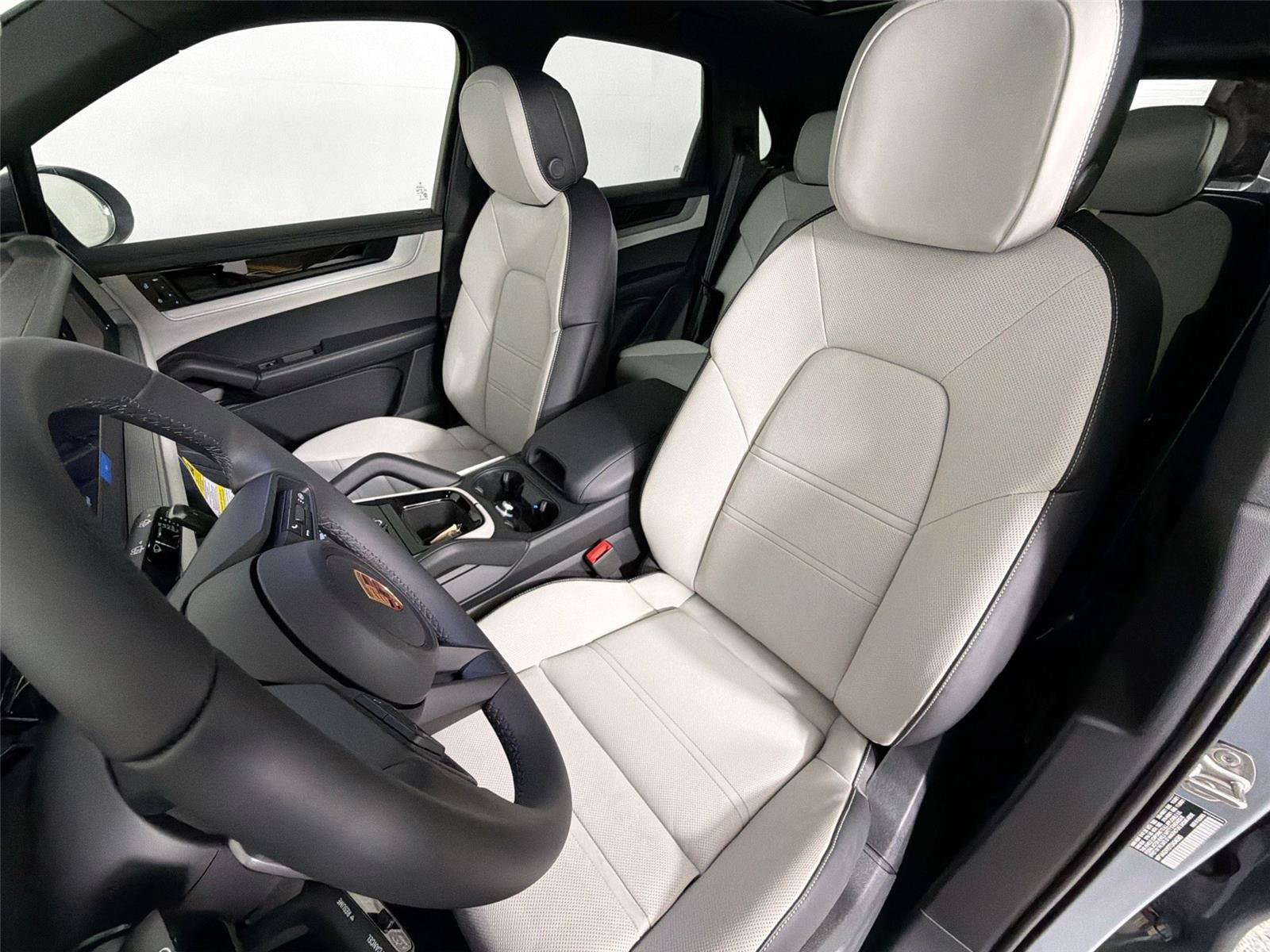 Certified 2026 Porsche Cayenne AWD/4WD image 5