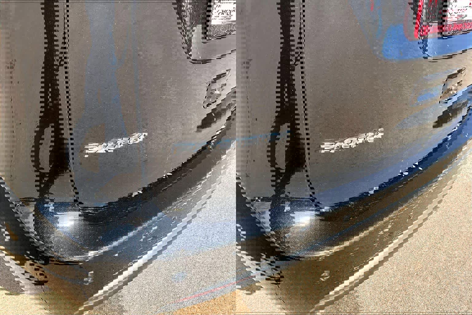 Used 2023 Chrysler Pacifica Touring image 31