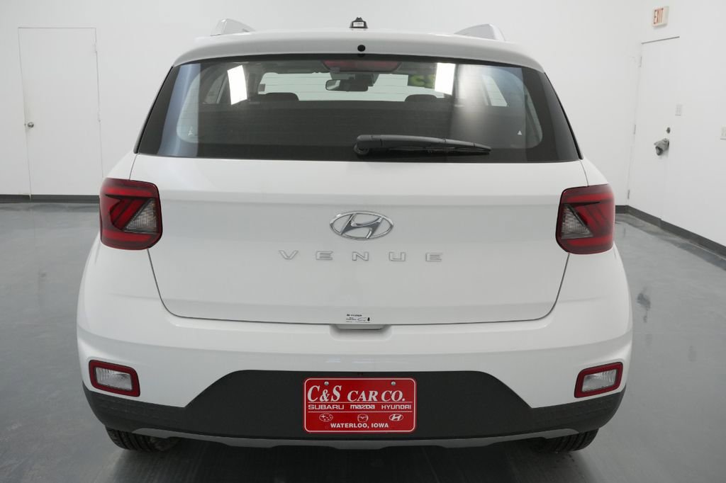 New 2025 Hyundai Venue SEL image 9