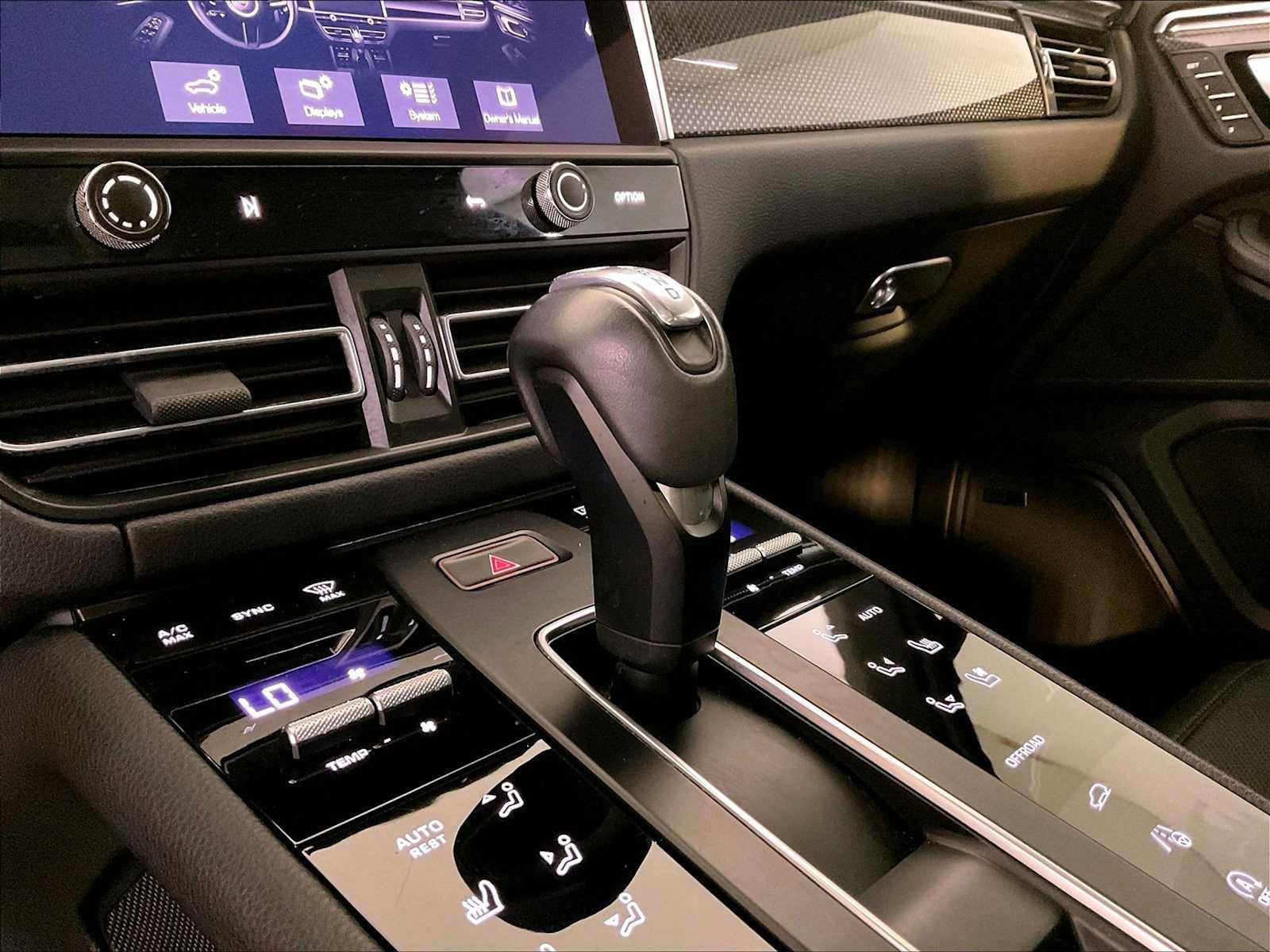 Certified 2024 Porsche Macan S AWD/4WD image 17
