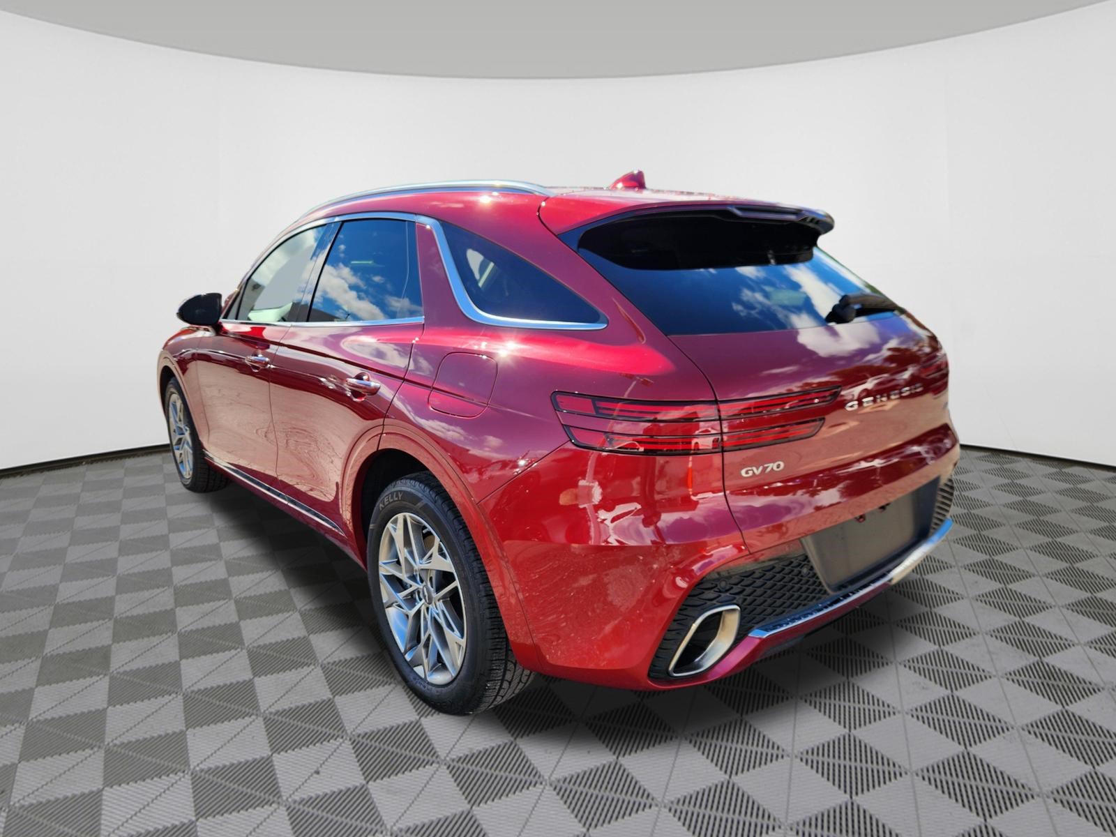 Used 2025 Genesis GV70 2.5T AWD/4WD image 3