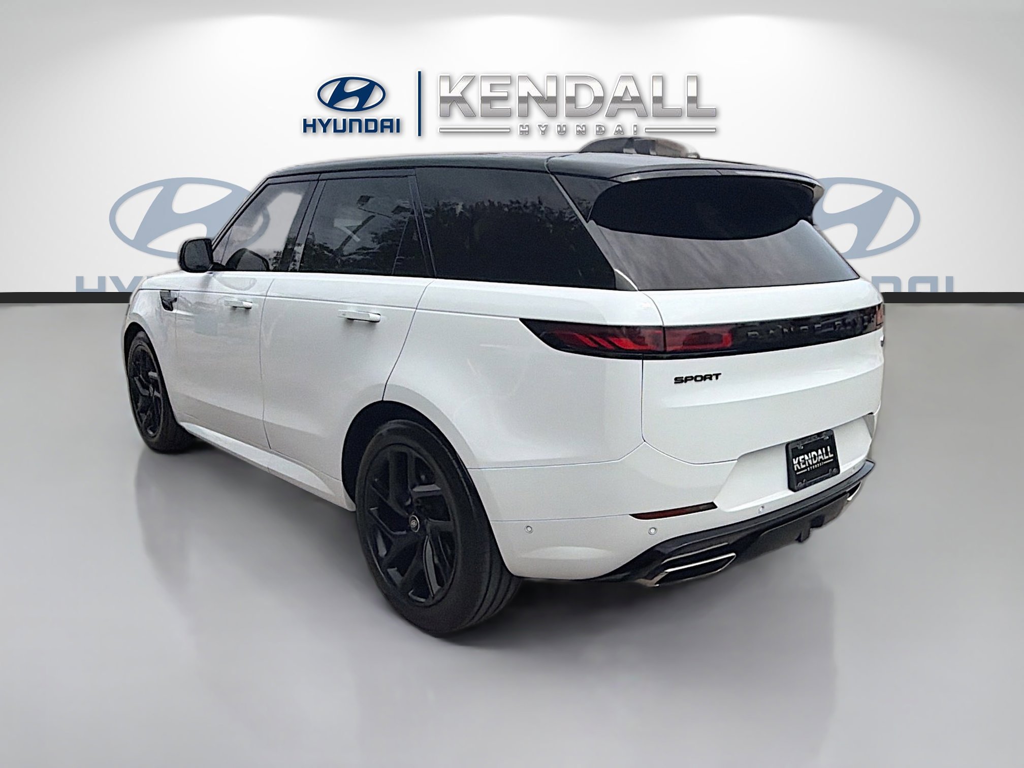 Used 2023 Land Rover Range Rover Sport SE Dynamic AWD/4WD image 4