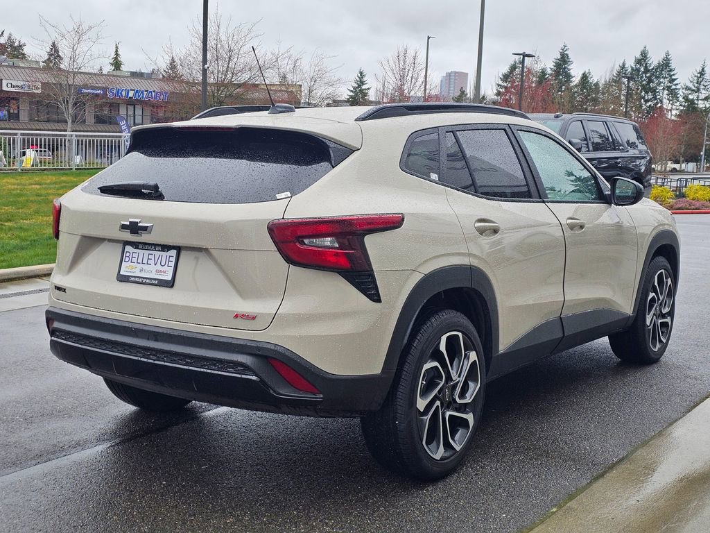 Used 2026 Chevrolet Trax RS w/ Sunroof Package image 5