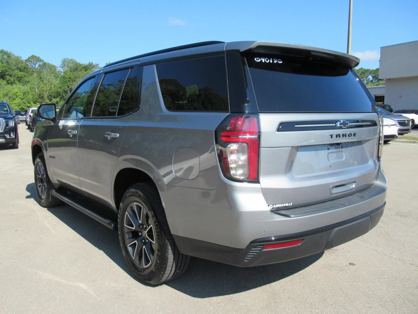 Used 2024 Chevrolet Tahoe Z71 w/ Luxury Package AWD/4WD image 5