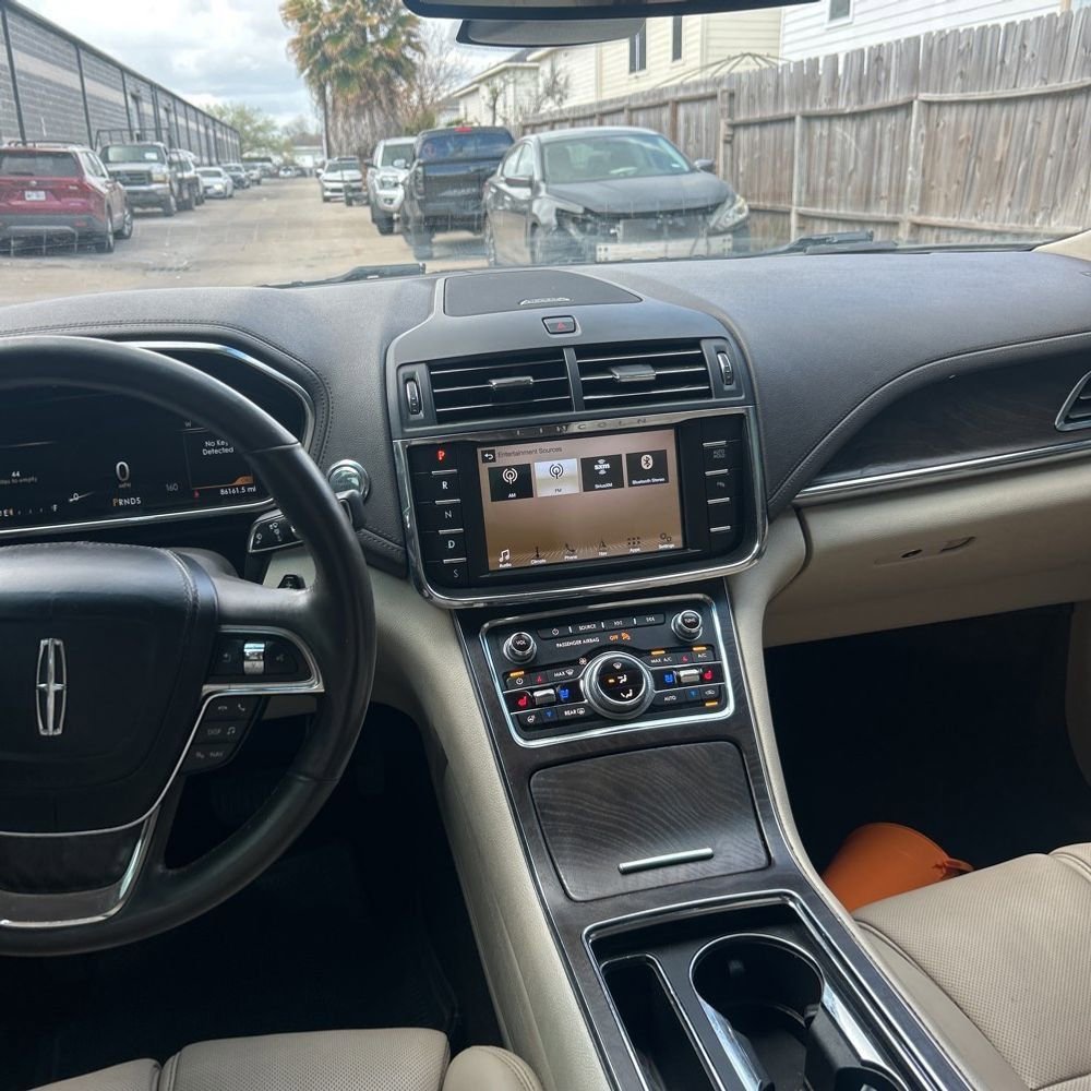 Used 2017 Lincoln Continental Select w/ Climate Package image 7