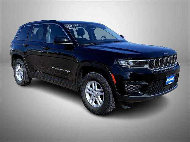Certified 2023 Jeep Grand Cherokee Laredo AWD/4WD image 3