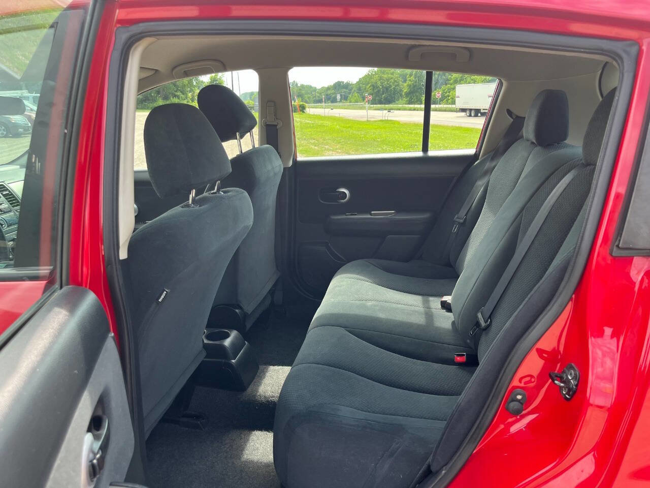 Used 2011 Nissan Versa 1.8 S w/ Plus Pkg image 9