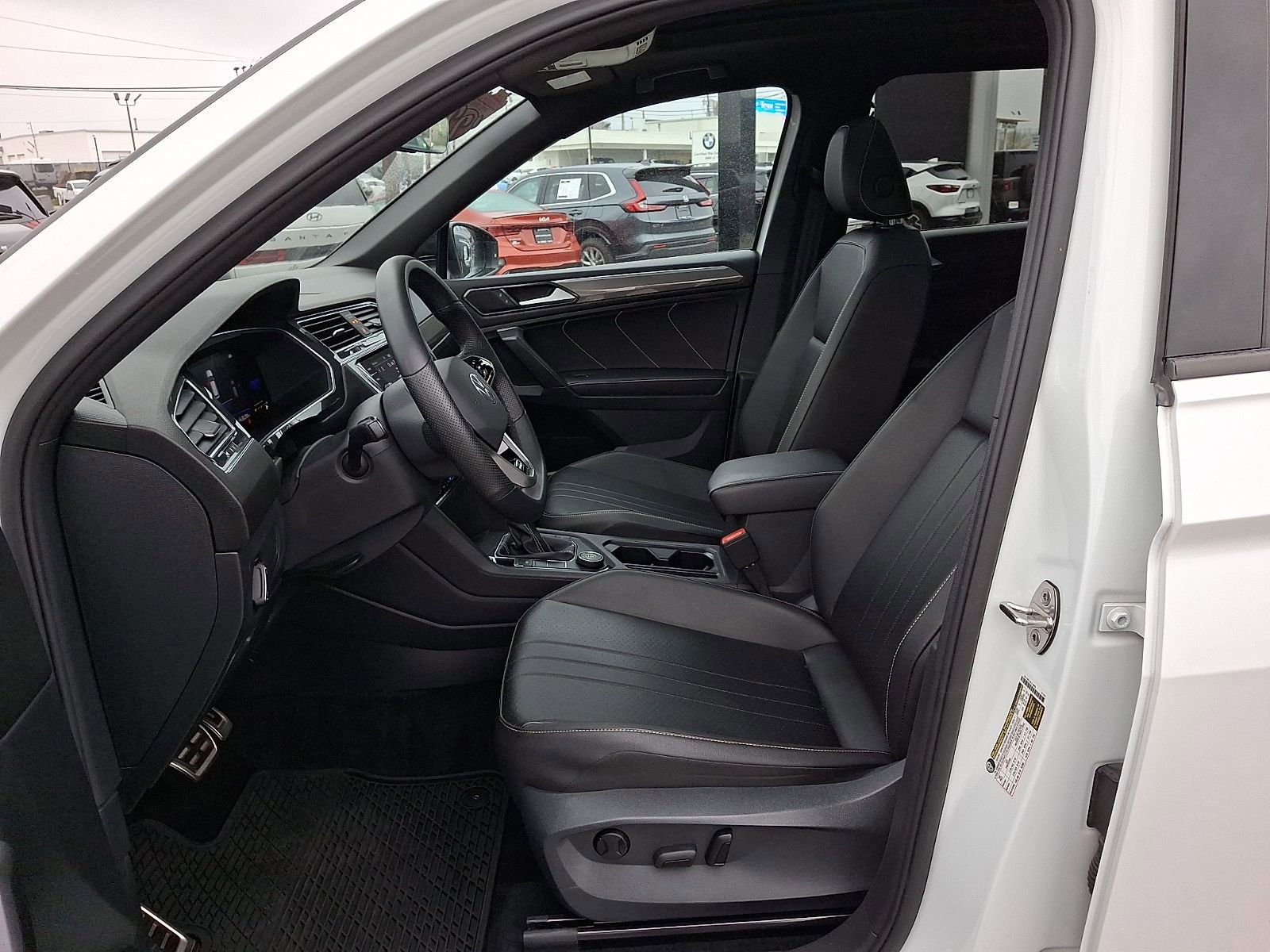 Used 2022 Volkswagen Tiguan SE R-Line image 14