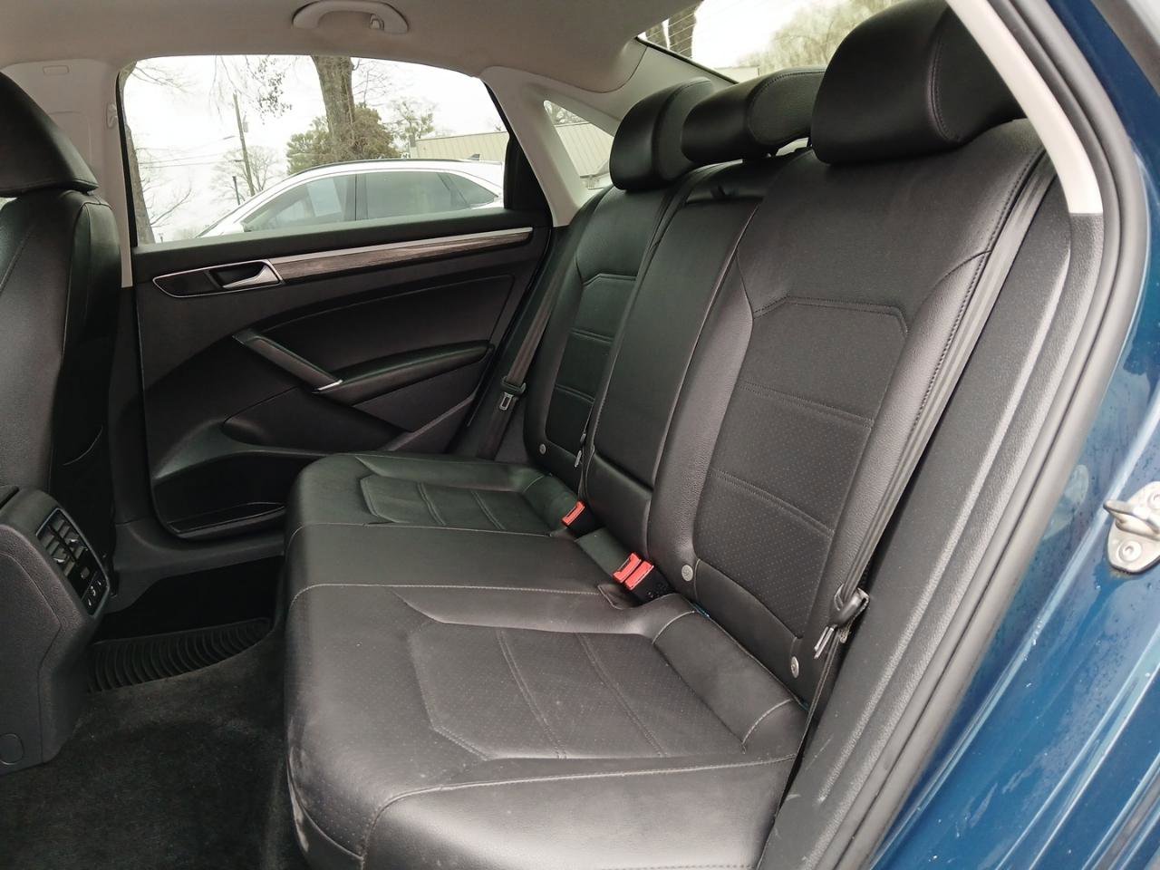 Used 2018 Volkswagen Passat 2.0T SE image 11