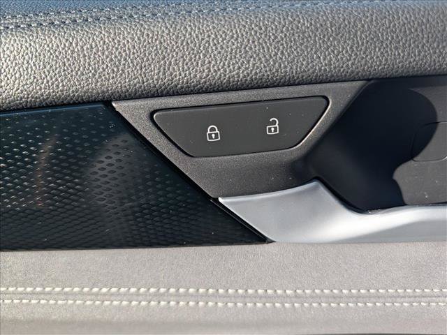 Certified 2025 Volkswagen Tiguan SE AWD/4WD image 27