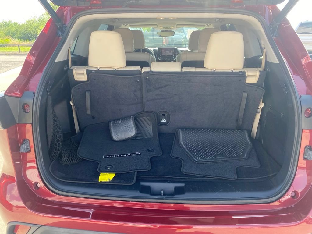 Used 2021 Toyota Highlander XLE FWD image 14