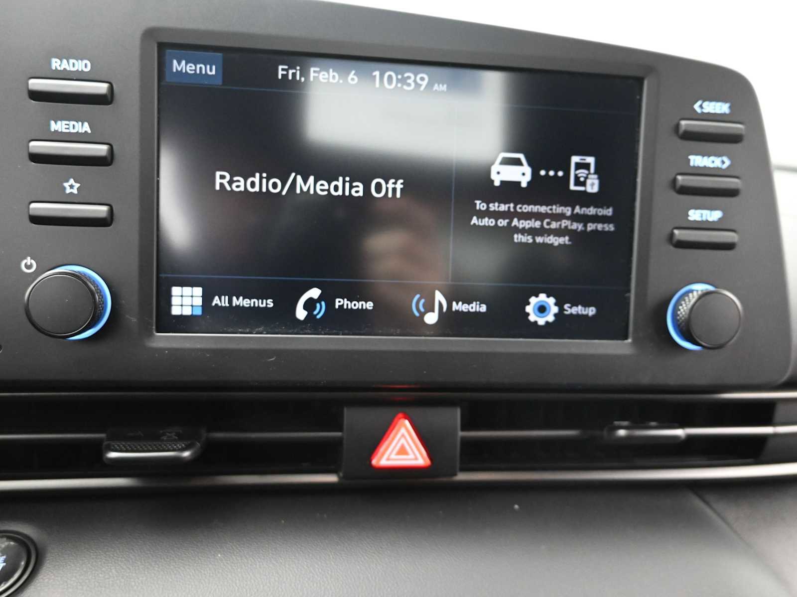 Certified 2025 Hyundai Elantra Sport image 17