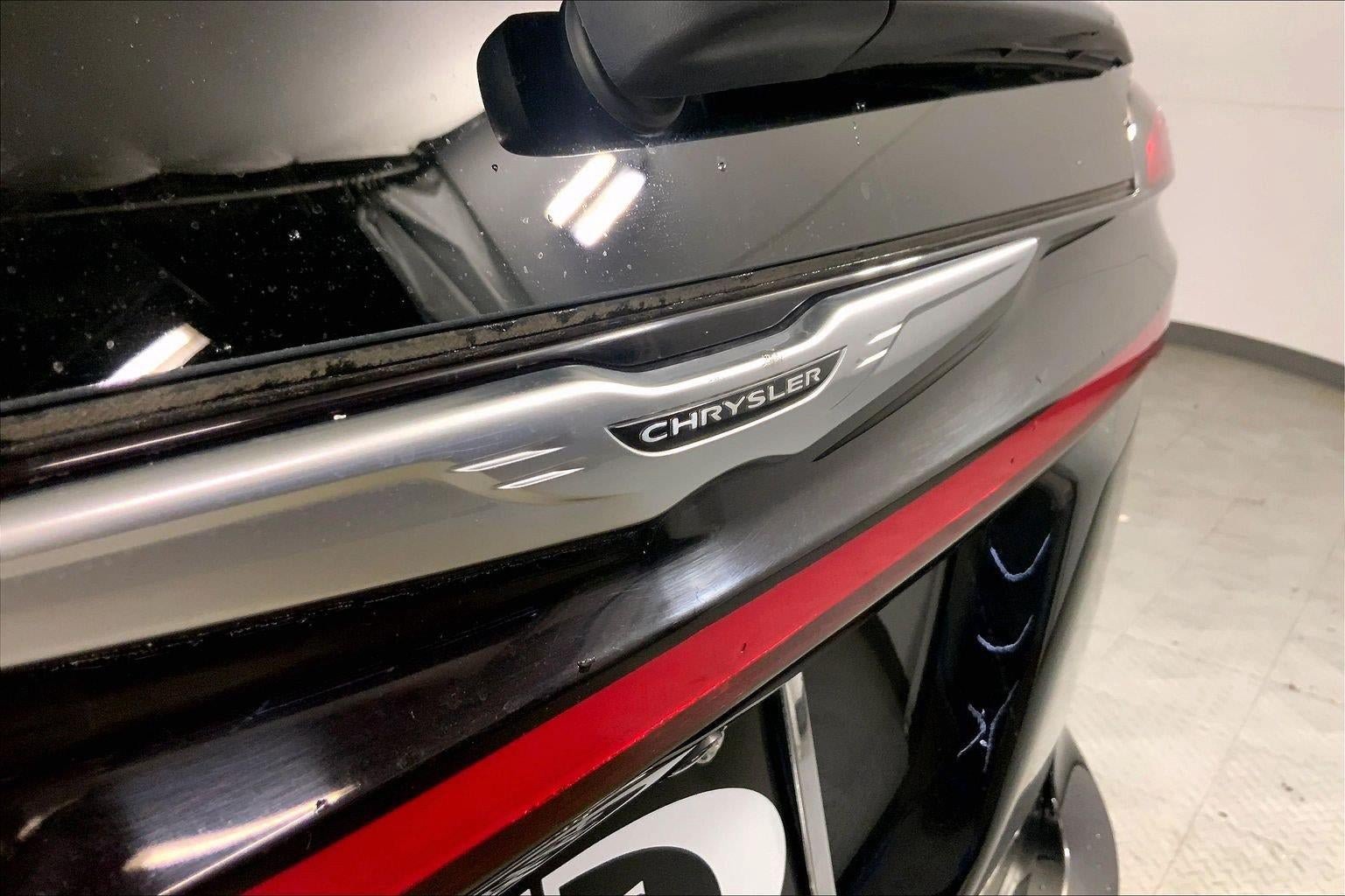 Used 2024 Chrysler Pacifica Touring-L FWD image 30
