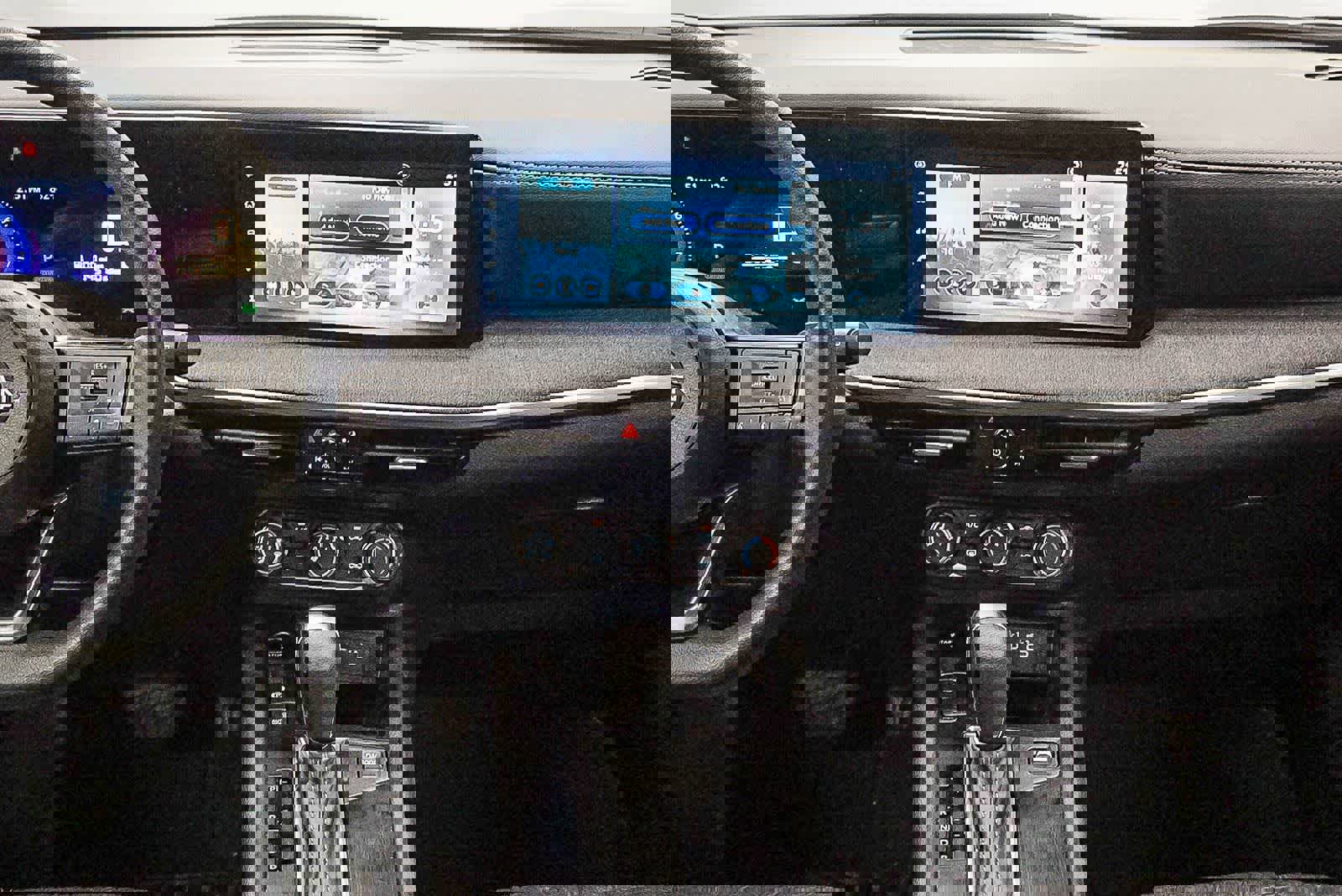 Used 2025 Nissan Kicks SV FWD image 13