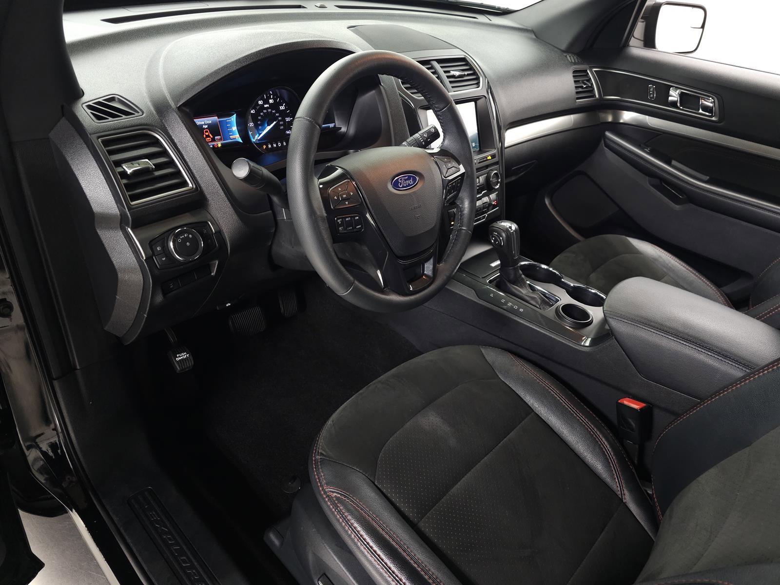 Used 2018 Ford Explorer XLT w/ Equipment Group 202A image 15