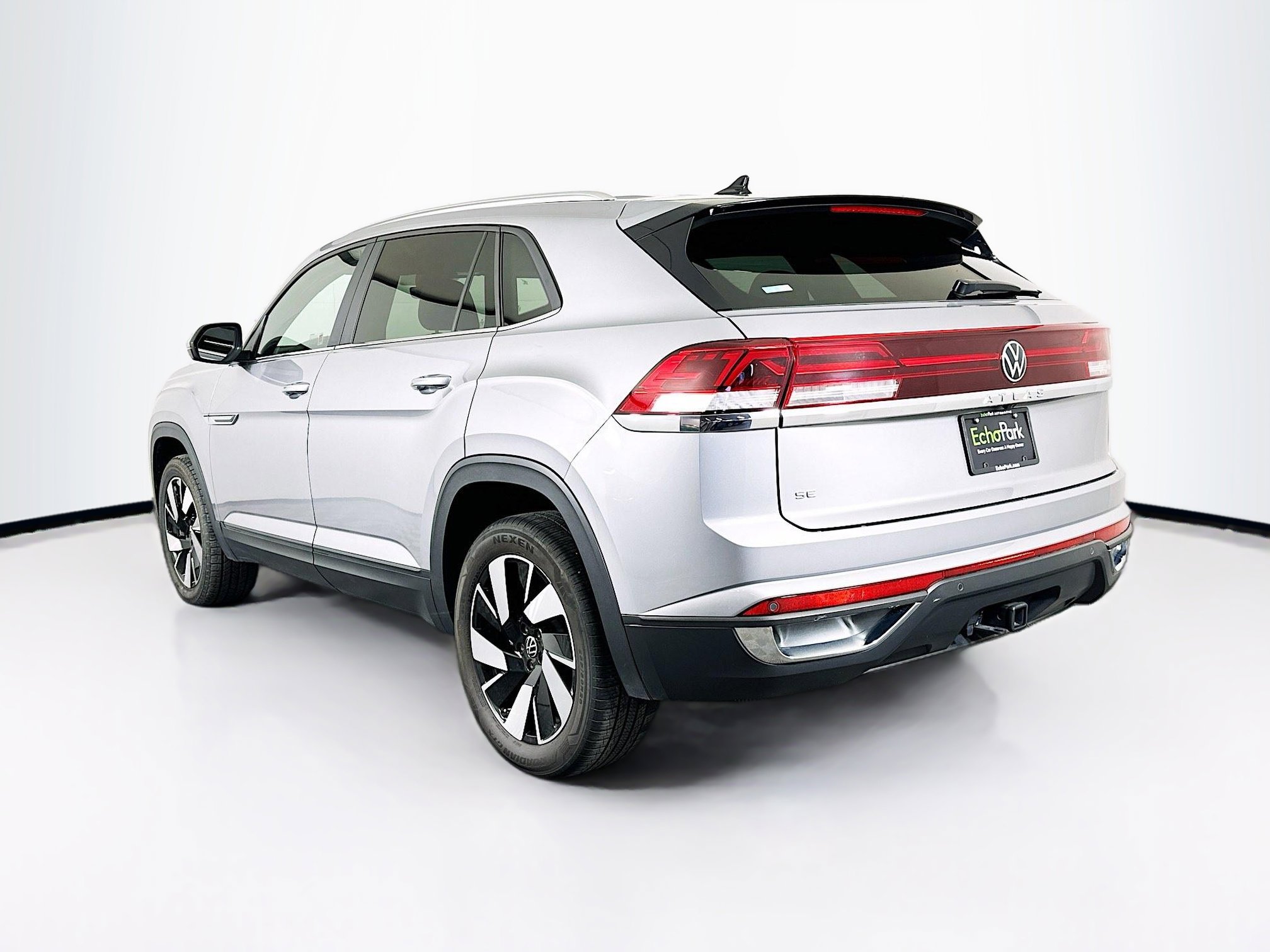Used 2025 Volkswagen Atlas Cross Sport SE FWD image 5