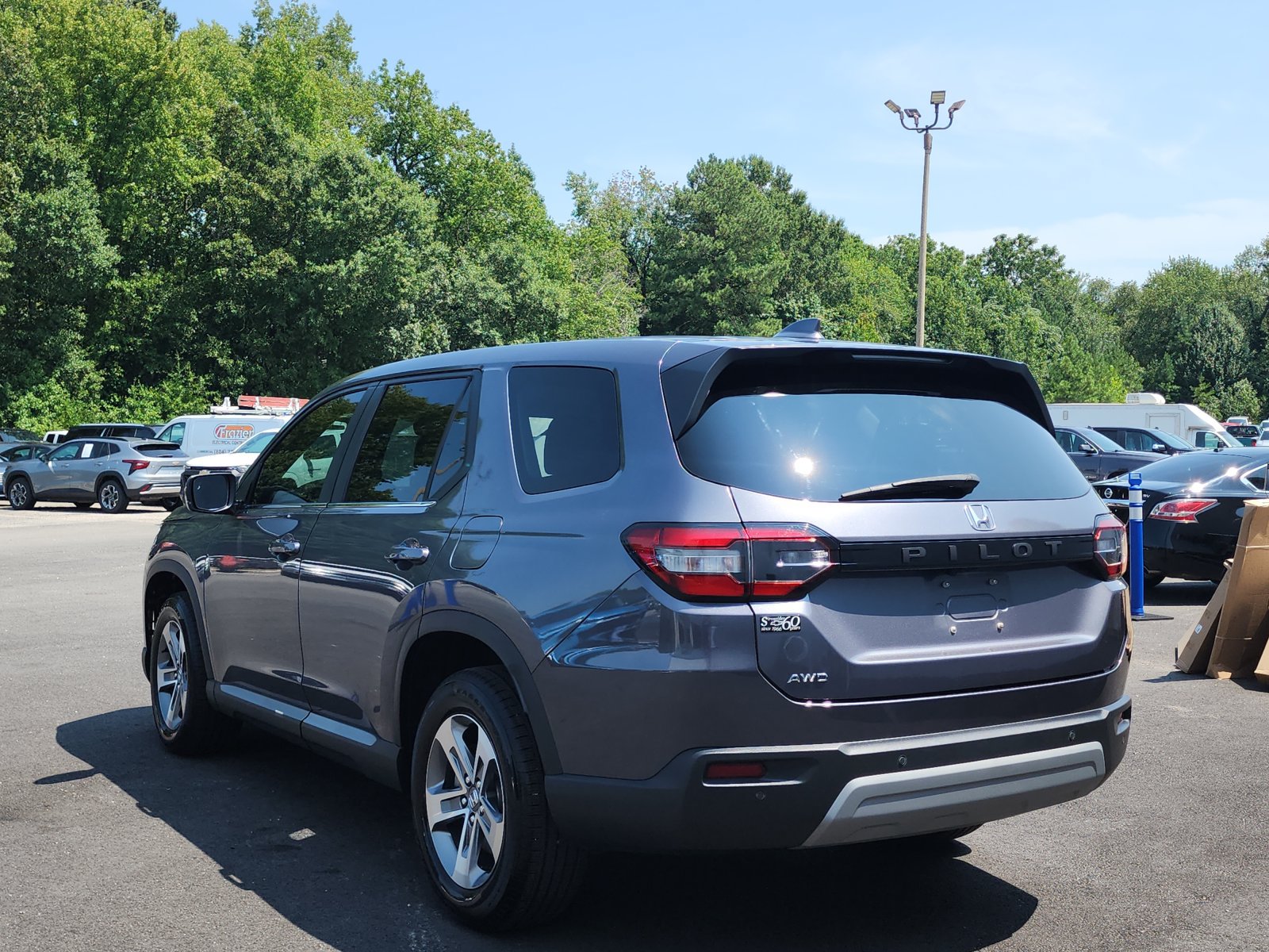 Used 2024 Honda Pilot EX-L image 3