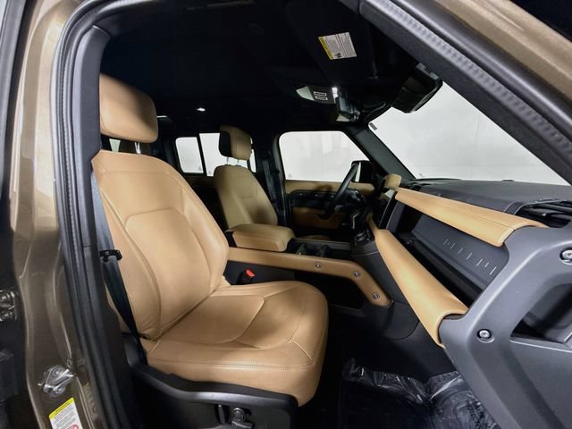Used 2025 Land Rover Defender 110 X-Dynamic SE AWD/4WD image 30